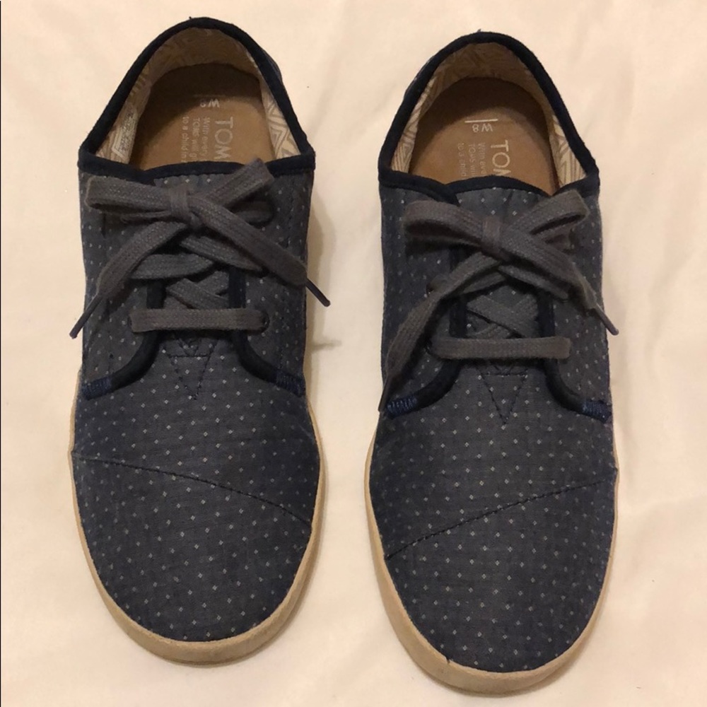 Toms blue and white Polkadots sneakers.